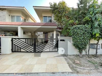 A BEAUTIFUL 11 MARLA HOUSE FOR RENT IN SAFARI VILLAS SECTOR B BAHRIA TOWN LAHORE