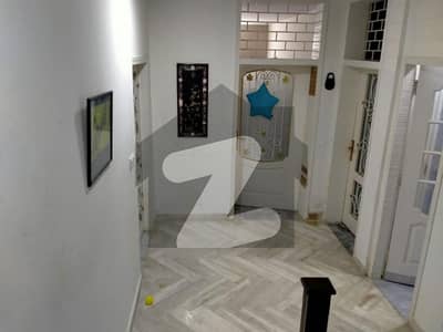 آئی ۔ 8/2 آئی ۔ 8,اسلام آباد میں 6 کمروں کا 12 مرلہ مکان 11.0 کروڑ میں برائے فروخت۔