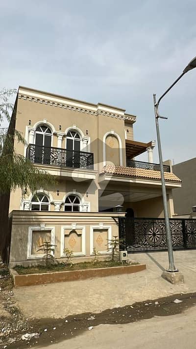 فیصل مارگلہ سٹی بی ۔ 17,اسلام آباد میں 5 کمروں کا 8 مرلہ مکان 3.6 کروڑ میں برائے فروخت۔