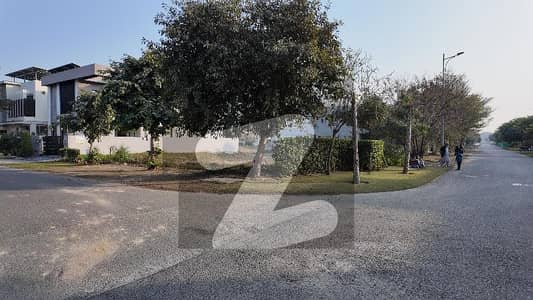 ڈی ایچ اے فیز 6 - بلاک ایم فیز 6,ڈیفنس (ڈی ایچ اے),لاہور میں 1 کنال رہائشی پلاٹ 5.85 کروڑ میں برائے فروخت۔