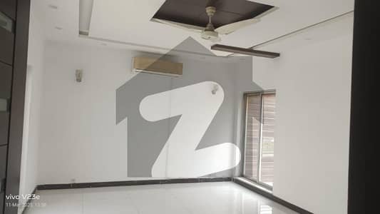 ڈی ایچ اے فیز 5 - بلاک جی فیز 5,ڈیفنس (ڈی ایچ اے),لاہور میں 3 کمروں کا 1 کنال بالائی پورشن 1.4 لاکھ میں کرایہ پر دستیاب ہے۔