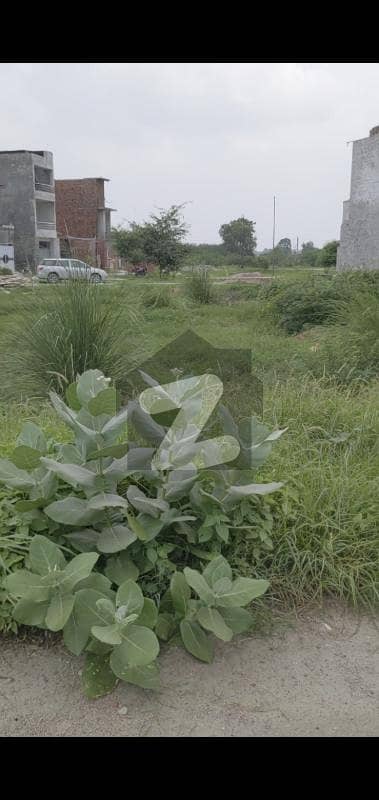 3.5 Marla Plots Are Avalabel In Eden Gardens With A Reasonable Price.