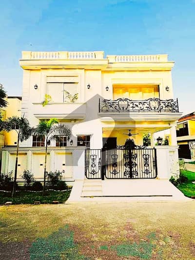 ڈی ایچ اے 9 ٹاؤن ڈیفنس (ڈی ایچ اے),لاہور میں 4 کمروں کا 8 مرلہ مکان 1.3 لاکھ میں کرایہ پر دستیاب ہے۔