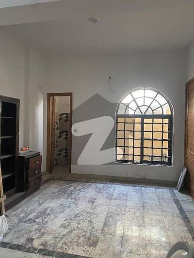 جوبلی ٹاؤن ۔ بلاک ایف جوبلی ٹاؤن,لاہور میں 2 کمروں کا 5 مرلہ زیریں پورشن 45.0 ہزار میں کرایہ پر دستیاب ہے۔