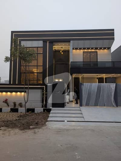 آئی ای پی انجینئرز ٹاؤن لاہور میں 7 کمروں کا 1 کنال مکان 6.5 کروڑ میں برائے فروخت۔