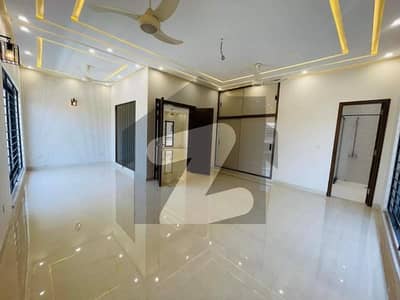 ڈی ایچ اے ڈیفینس فیز 2 ڈی ایچ اے ڈیفینس,اسلام آباد میں 6 کمروں کا 1 کنال مکان 3.0 لاکھ میں کرایہ پر دستیاب ہے۔