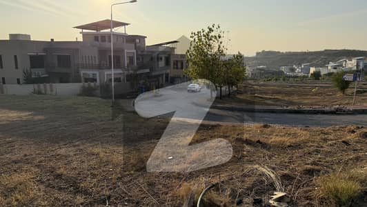 بحریہ ٹاؤن فیز 8 ۔ بلاک پی بحریہ ٹاؤن فیز 8,بحریہ ٹاؤن راولپنڈی,راولپنڈی میں 1 کنال رہائشی پلاٹ 1.5 کروڑ میں برائے فروخت۔