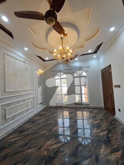 بحریہ آرچرڈ فیز 2 بحریہ آرچرڈ,لاہور میں 5 کمروں کا 8 مرلہ مکان 2.65 کروڑ میں برائے فروخت۔