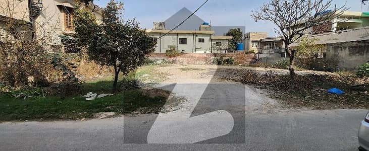 کینٹ لاہور میں 1 کنال رہائشی پلاٹ 12.25 کروڑ میں برائے فروخت۔