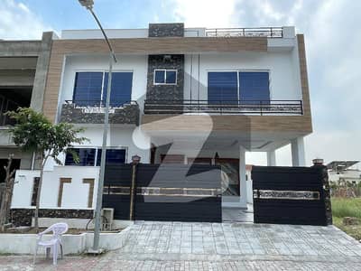 ٹاپ سٹی 1 - بلاک ڈی ٹاپ سٹی 1,اسلام آباد میں 6 کمروں کا 10 مرلہ مکان 4.4 کروڑ میں برائے فروخت۔