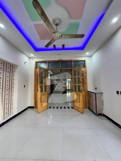 بحریہ آرچرڈ فیز 1 ۔ سدرن بحریہ آرچرڈ فیز 1,بحریہ آرچرڈ,لاہور میں 4 کمروں کا 8 مرلہ مکان 2.5 کروڑ میں برائے فروخت۔