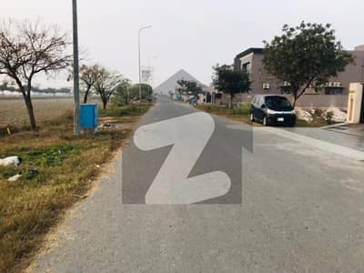 ڈی ایچ اے فیز 8 - بلاک ایکس فیز 8,ڈیفنس (ڈی ایچ اے),لاہور میں 1 کنال رہائشی پلاٹ 4.05 کروڑ میں برائے فروخت۔