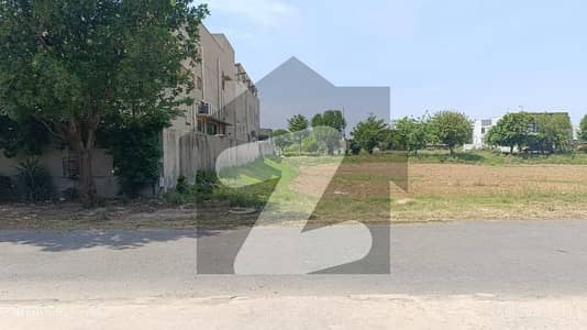 ڈی ایچ اے فیز 6 - بلاک ای فیز 6,ڈیفنس (ڈی ایچ اے),لاہور میں 1 کنال رہائشی پلاٹ 4.05 کروڑ میں برائے فروخت۔