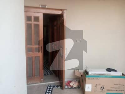 چکلالہ سکیم 3 چکلالہ سکیم,راولپنڈی میں 2 کمروں کا 8 مرلہ بالائی پورشن 50.0 ہزار میں کرایہ پر دستیاب ہے۔