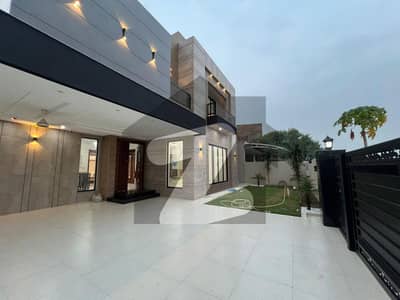 1 KANAL BEAUTIFULLY DESIGNED HOUSE IS UP FOR SALE