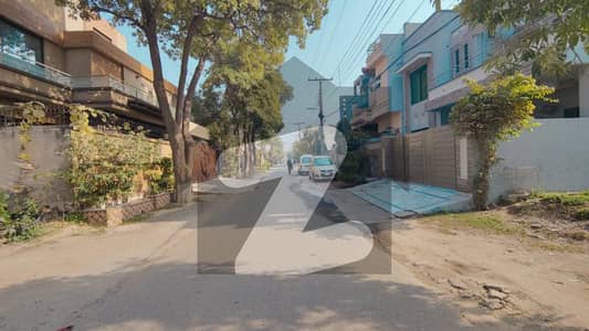 پی سی ایس آئی آر ہاؤسنگ سکیم فیز 2 پی سی ایس آئی آر ہاؤسنگ سکیم,لاہور میں 10 مرلہ رہائشی پلاٹ 3.55 کروڑ میں برائے فروخت۔