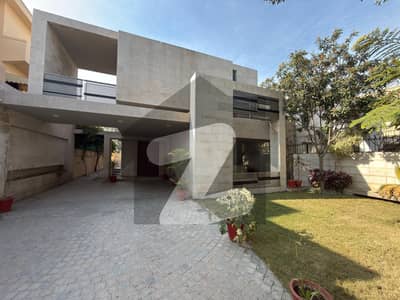 F-8/2 MODREN DESIGN HOUSE FOR RENT