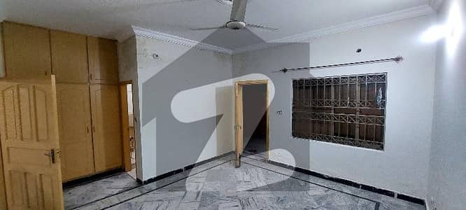 کورنگ ٹاؤن اسلام آباد میں 3 کمروں کا 8 مرلہ بالائی پورشن 50.0 ہزار میں کرایہ پر دستیاب ہے۔