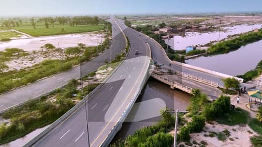 کینال ایکسپریس فیصل آباد میں 8 کنال کمرشل پلاٹ 13.0 کروڑ میں برائے فروخت۔