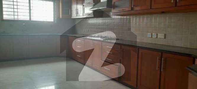 ڈی ایچ اے فیز 6 ڈی ایچ اے ڈیفینس,کراچی میں 3 کمروں کا 1 کنال زیریں پورشن 2.3 لاکھ میں کرایہ پر دستیاب ہے۔