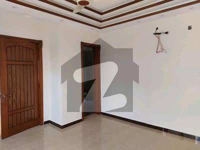 Centrally Located Upper Portion Available In DHA Phase 6 - Block M For Rent