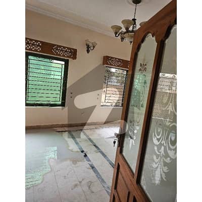 چکلالہ سکیم 3 چکلالہ سکیم,راولپنڈی میں 3 کمروں کا 10 مرلہ زیریں پورشن 85.0 ہزار میں کرایہ پر دستیاب ہے۔