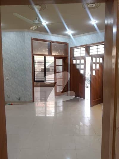 ایف ۔ 11 اسلام آباد میں 2 کمروں کا 10 مرلہ زیریں پورشن 1.0 لاکھ میں کرایہ پر دستیاب ہے۔