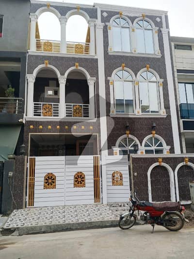 پارک ویو سٹی ۔ تولپ ایکسٹینشن بلاک پارک ویو سٹی,لاہور میں 4 کمروں کا 5 مرلہ مکان 1.0 لاکھ میں کرایہ پر دستیاب ہے۔