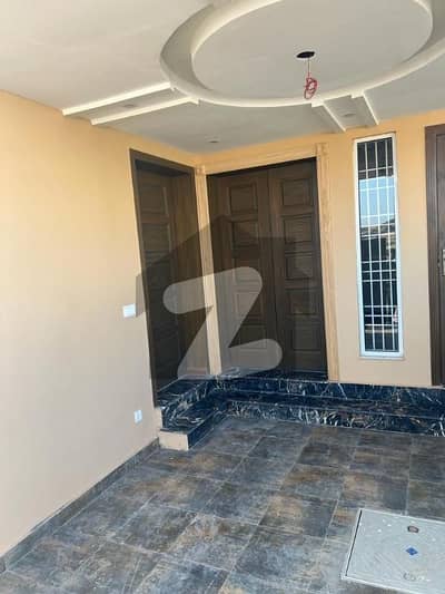 بحریہ ٹاؤن فیز 8 ۔ علی بلاک بحریہ ٹاؤن فیز 8 ۔ سفاری ویلی,بحریہ ٹاؤن فیز 8,بحریہ ٹاؤن راولپنڈی,راولپنڈی میں 3 کمروں کا 5 مرلہ مکان 55.0 ہزار میں کرایہ پر دستیاب ہے۔