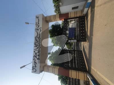 میرٹھ سوسائٹی سکیم 33,کراچی میں 10 مرلہ رہائشی پلاٹ 2.15 کروڑ میں برائے فروخت۔