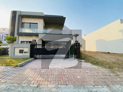 10 MARLA CORNER DESIGNER HOUSE FOR SALE AT INVESTOR PRICE IN BAHRIA TOWN PHASE 8