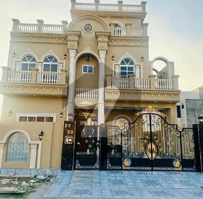 سٹی ہاؤسنگ سوسائٹی گوجرانوالہ میں 5 کمروں کا 10 مرلہ مکان 4.25 کروڑ میں برائے فروخت۔