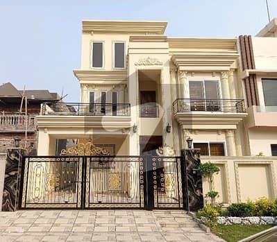 سٹی ہاؤسنگ سوسائٹی گوجرانوالہ میں 5 کمروں کا 10 مرلہ مکان 4.6 کروڑ میں برائے فروخت۔