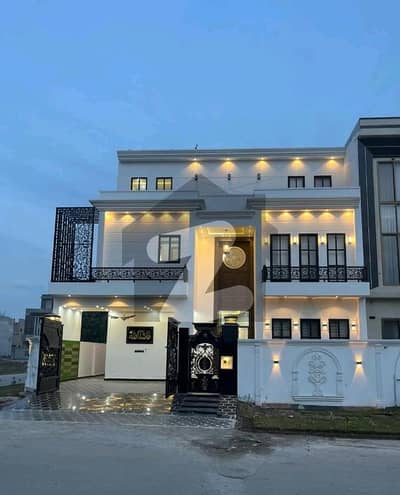 سٹی ہاؤسنگ سوسائٹی گوجرانوالہ میں 6 کمروں کا 12 مرلہ مکان 4.85 کروڑ میں برائے فروخت۔