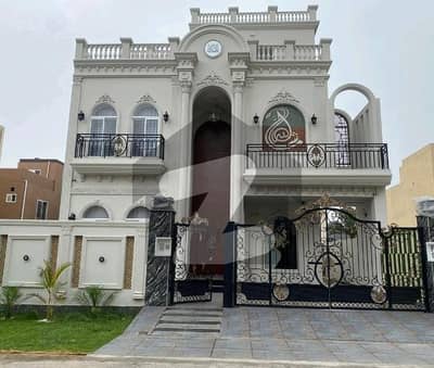 سٹی ہاؤسنگ سوسائٹی گوجرانوالہ میں 5 کمروں کا 10 مرلہ مکان 4.0 کروڑ میں برائے فروخت۔