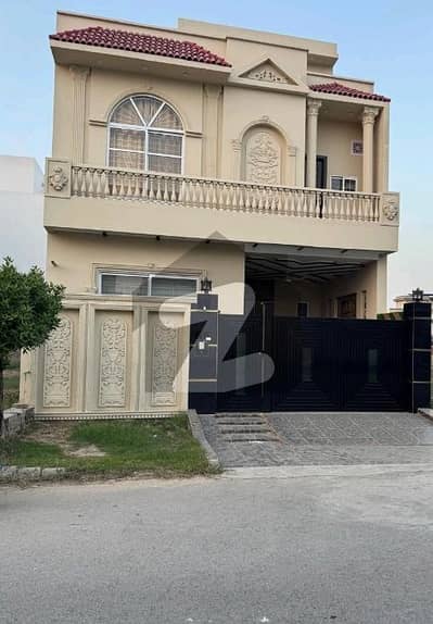 سٹی ہاؤسنگ سوسائٹی گوجرانوالہ میں 4 کمروں کا 5 مرلہ مکان 2.35 کروڑ میں برائے فروخت۔