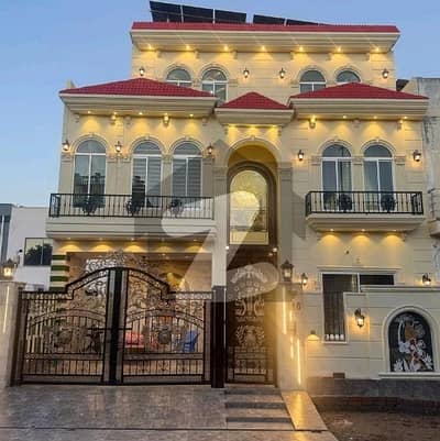 سٹی ہاؤسنگ سوسائٹی گوجرانوالہ میں 5 کمروں کا 10 مرلہ مکان 4.5 کروڑ میں برائے فروخت۔