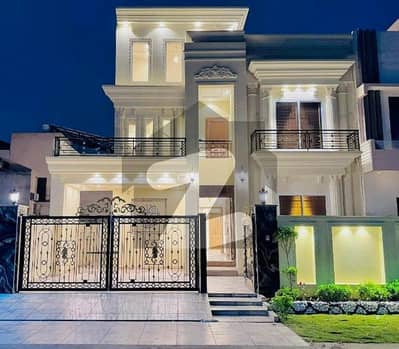 سٹی ہاؤسنگ سوسائٹی گوجرانوالہ میں 5 کمروں کا 10 مرلہ مکان 4.5 کروڑ میں برائے فروخت۔