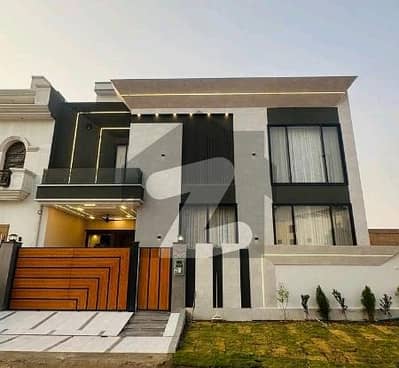 سٹی ہاؤسنگ سوسائٹی گوجرانوالہ میں 5 کمروں کا 8 مرلہ مکان 3.9 کروڑ میں برائے فروخت۔