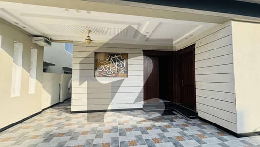 کینٹ سیالکوٹ میں 3 کمروں کا 18 مرلہ بالائی پورشن 80.0 ہزار میں کرایہ پر دستیاب ہے۔