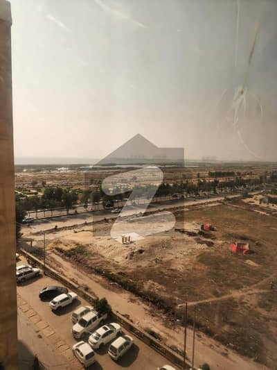 کلفٹن کراچی میں 3 کمروں کا 7 مرلہ فلیٹ 2.0 کروڑ میں برائے فروخت۔