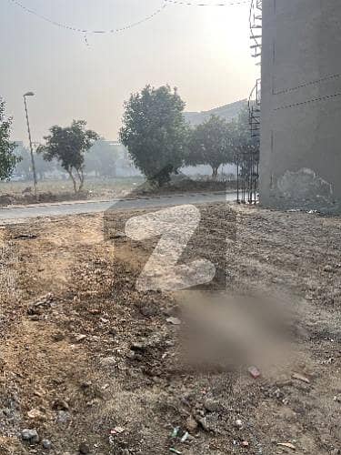 بحریہ ٹاؤن قائد بلاک بحریہ ٹاؤن سیکٹر ای,بحریہ ٹاؤن,لاہور میں 10 مرلہ رہائشی پلاٹ 2.0 کروڑ میں برائے فروخت۔