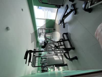 کلفٹن ۔ بلاک 4 کلفٹن,کراچی میں 4 کمروں کا 16 مرلہ فلیٹ 8.0 کروڑ میں برائے فروخت۔