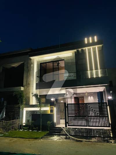 ڈی ایچ اے 9 ٹاؤن ۔ بلاک اے ڈی ایچ اے 9 ٹاؤن,ڈیفنس (ڈی ایچ اے),لاہور میں 3 کمروں کا 5 مرلہ مکان 2.35 کروڑ میں برائے فروخت۔