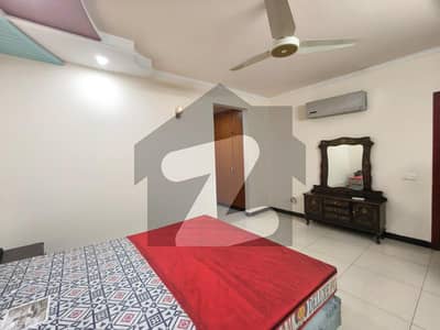 ONE KANAL BEAUTIFULL LOWER PORTION WITH BASEMENT FOR RENT