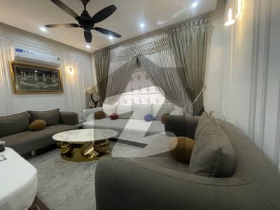 ڈیوائن گارڈنز لاہور میں 4 کمروں کا 10 مرلہ مکان 5.6 کروڑ میں برائے فروخت۔