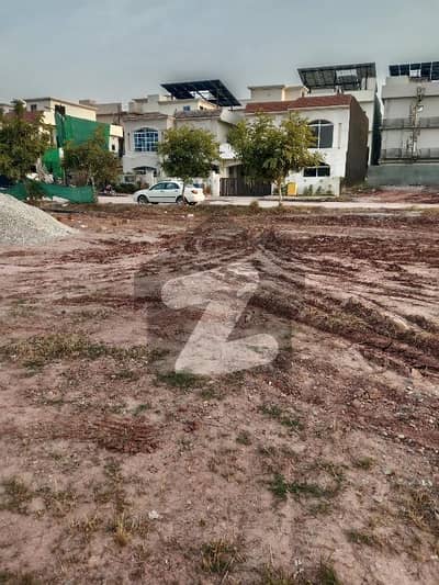 8 Marla positionable Main boulevard commercial plot available for sale