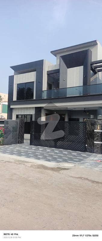 الجلیل گارڈن ۔ بلاک جے الجلیل گارڈن,لاہور میں 10 مرلہ مکان 2.85 کروڑ میں برائے فروخت۔