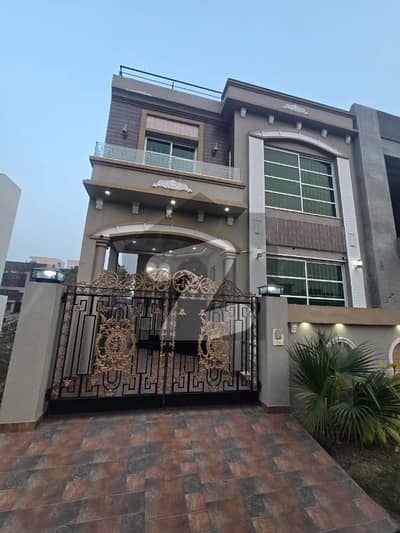 ڈی ایچ اے 9 ٹاؤن ۔ بلاک اے ڈی ایچ اے 9 ٹاؤن,ڈیفنس (ڈی ایچ اے),لاہور میں 3 کمروں کا 5 مرلہ مکان 2.3 کروڑ میں برائے فروخت۔ ڈی ایچ اے 9 ٹاؤن ۔ بلاک اے ڈی ایچ اے 9 ٹاؤن,ڈیفنس (ڈی ایچ اے),لاہور میں 3 کمروں کا 5 مرلہ مکان 2.3 کروڑ میں برائے فروخت۔