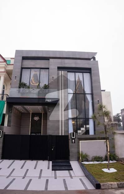 سٹی ہاؤسنگ سوسائٹی سیالکوٹ میں 4 کمروں کا 5 مرلہ مکان 2.6 کروڑ میں برائے فروخت۔